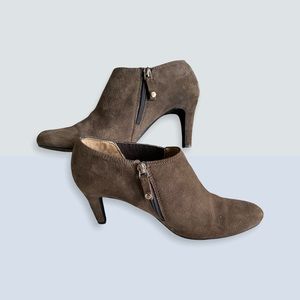ELLEN TRACY ankle booties